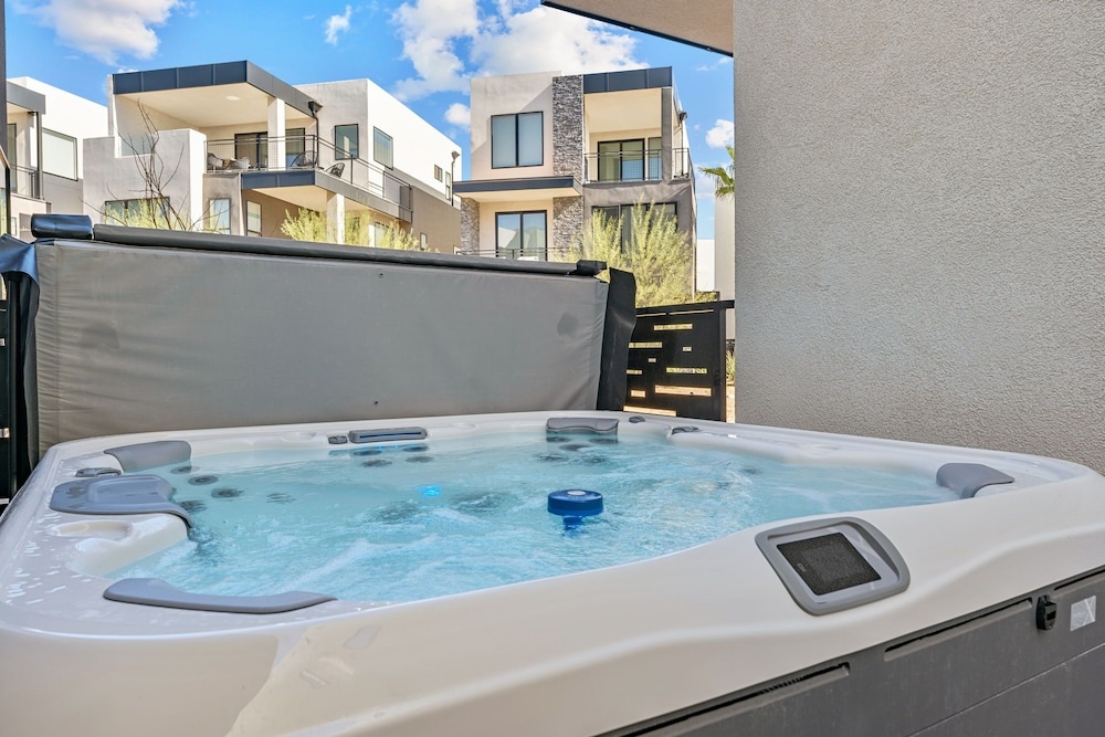 Salt And Sol 5 Bedroom Townhouse