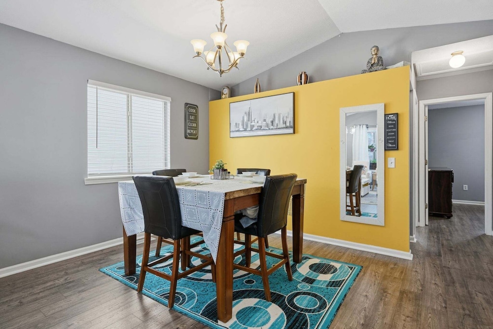 Bright 4br Near Msu & Downtown 4 Bedroom Home