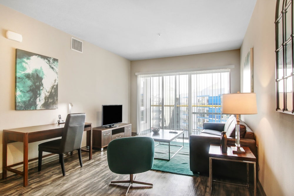 Global Luxury Suites at Marina Del Rey