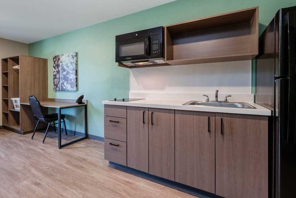 ECHO Suites Extended Stay by Wyndham Houston Pasadena Fwy Pl