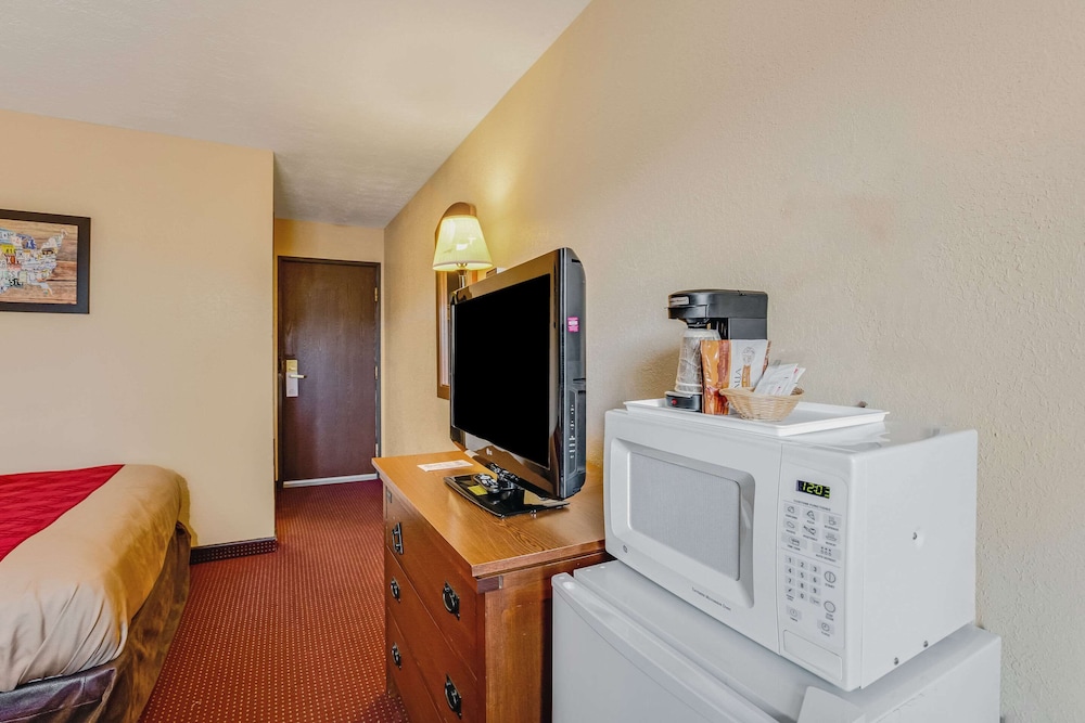 Econo Lodge Junction City I-70 Near Fort Riley view 5