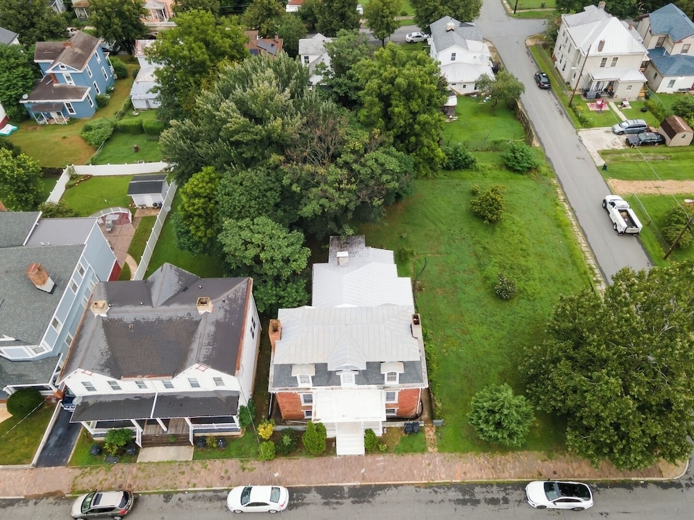 Central 4BR Historic Gem Near Colleges