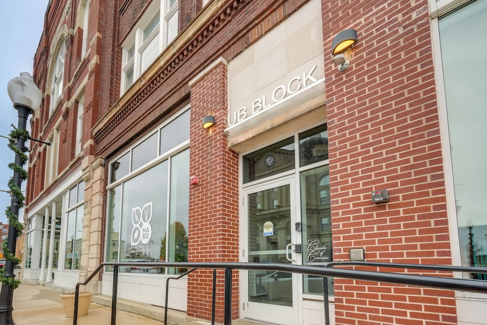 Unique & Stylish Studio Loft in Huntington!