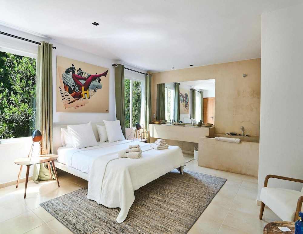 Lavish Villa Near Cala Llonga
