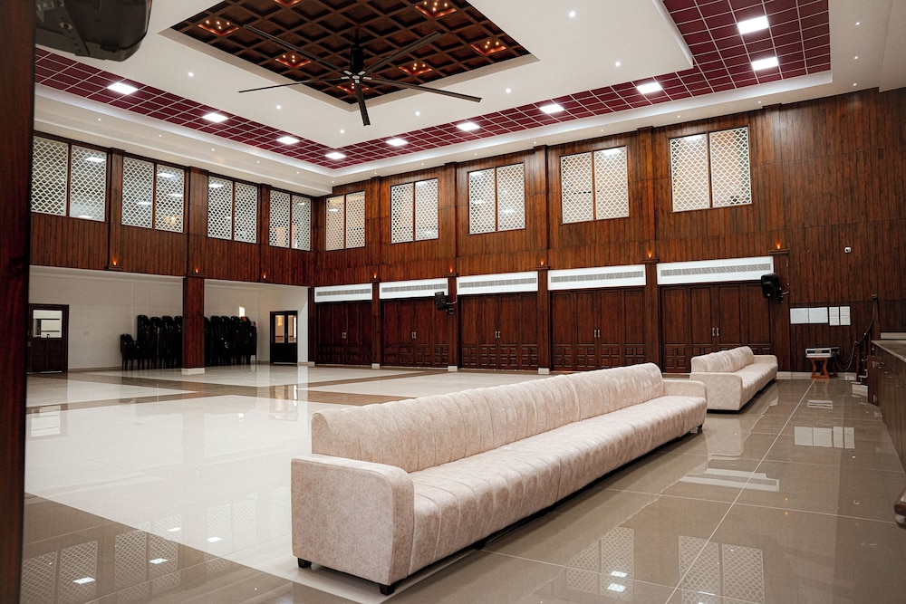 Shambhavi Hotel & Convention Centre