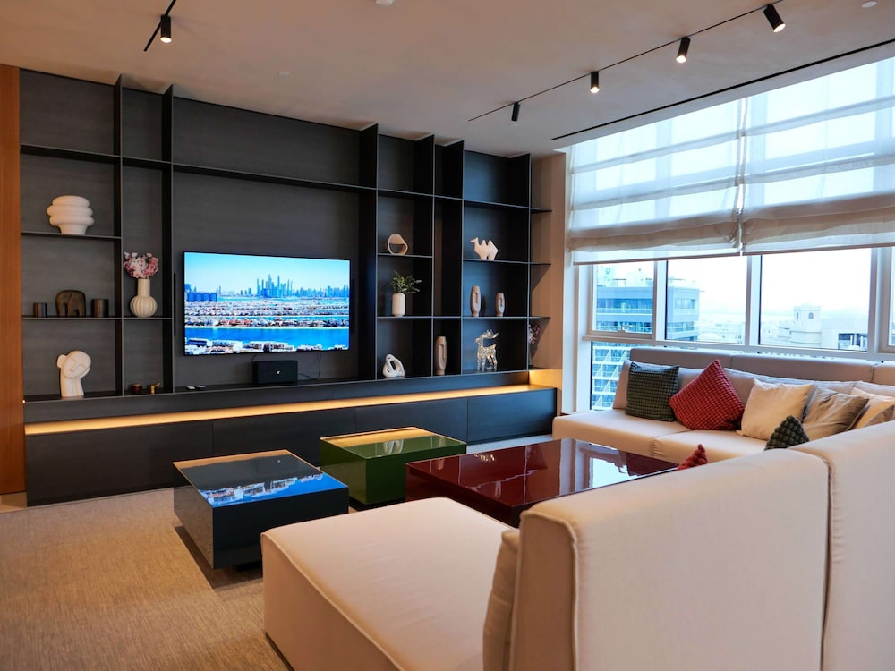 High End 4BR Penthouse With Private Pool and Skyline Views