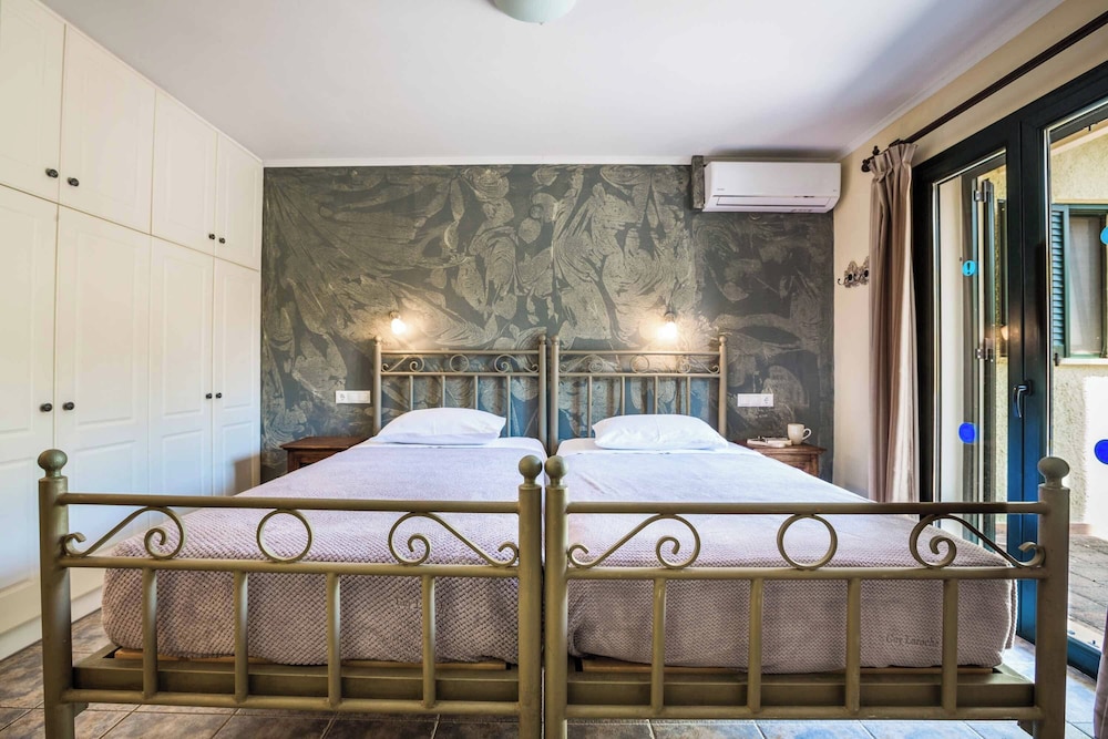 Villa Dionysus