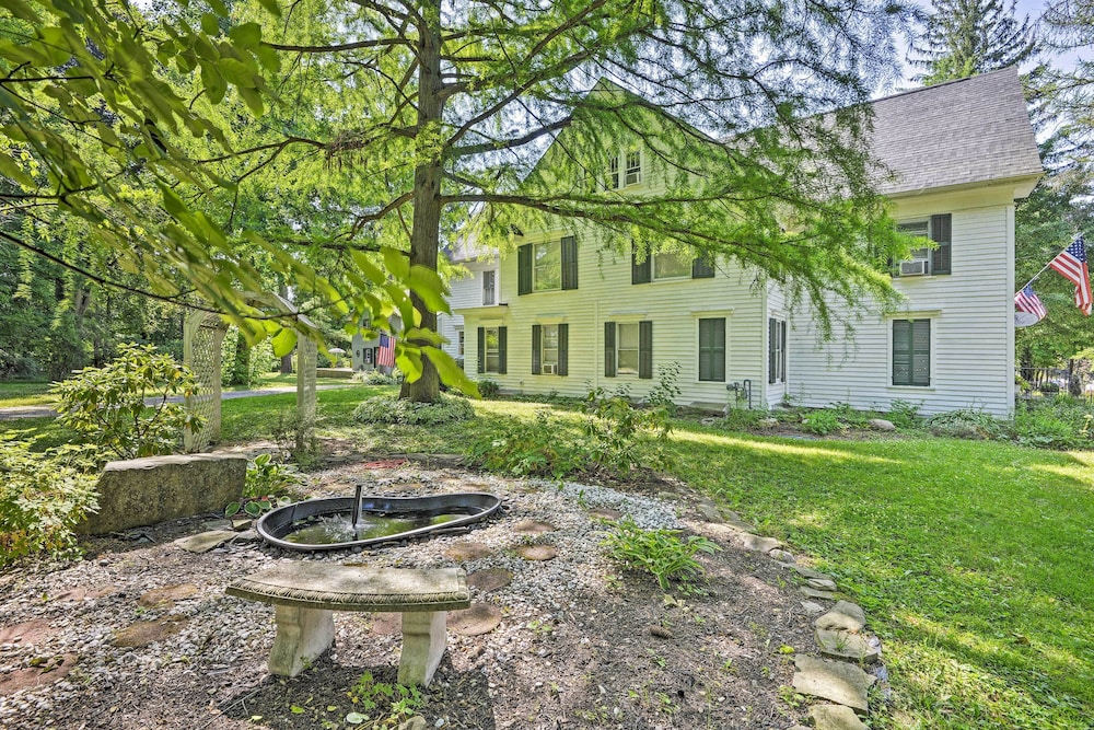 Historic Keuka Lake Estate in Hammondsport w/ Pool