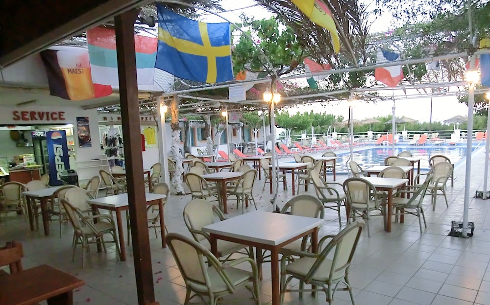 Santorini Camping & Hostel