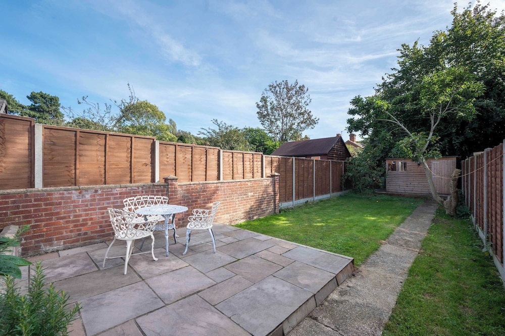 Host Stay Sherrington Road Abode
