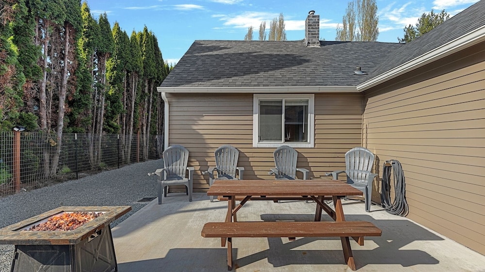 Peaceful 3BR W/ BBQ & Firepit Near Nature Skagit