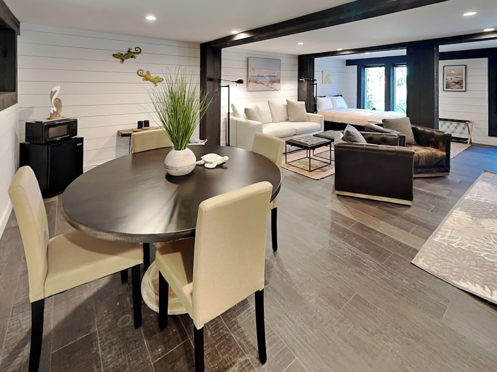 Ocean Commotion by Distinctive Beach Rentals