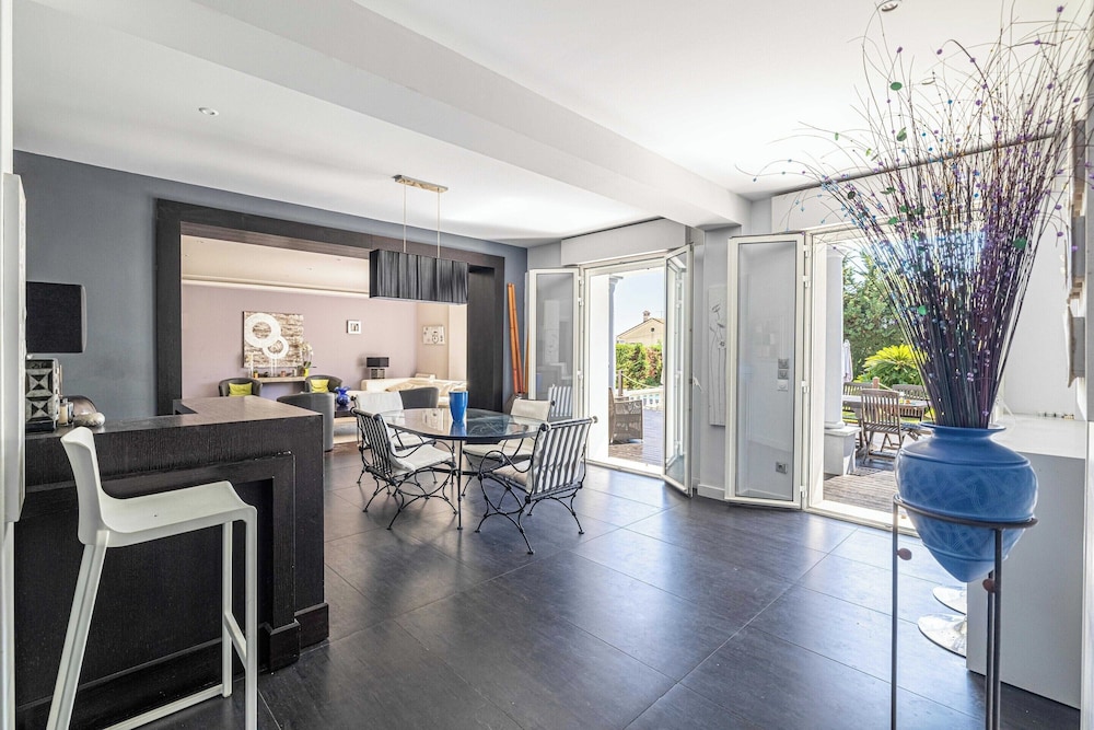 A/c Villa 8br/15p With Pool & Tennis - Antibes