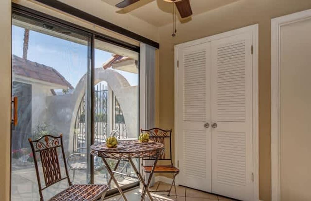 Stylish Condo With Golf Course Views