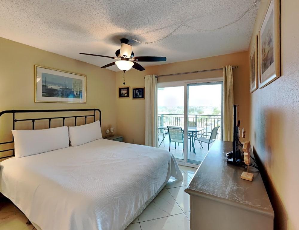 Emerald Isle Fort Walton Beach by Southern Vacation Rentals