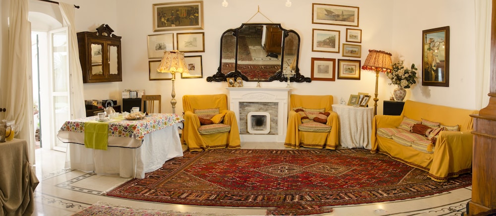 Guildford Vacations - Roomspace Apartments-Courtyard Guildford - Property Image 5