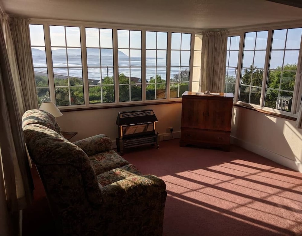 Huntingball Lodge view 3