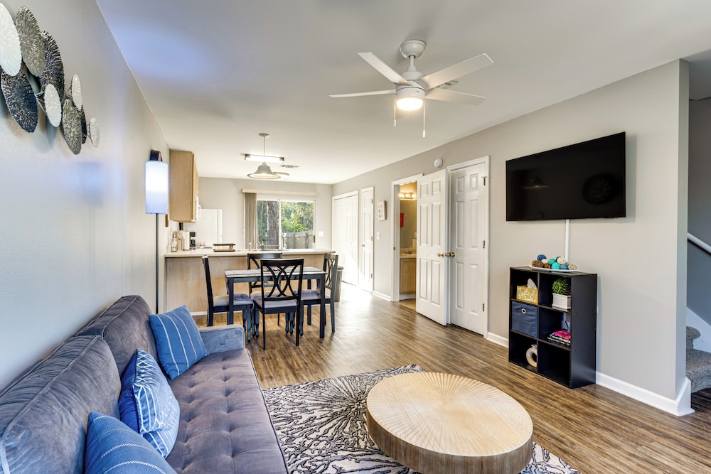 3 Mi to Fsu: Townhome w/ Patio in Tallahassee!