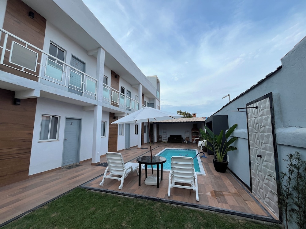Aptos com Piscina e AC Brazilian Corner