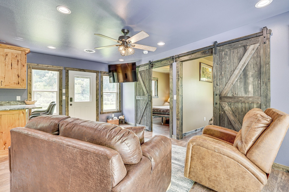 Hike, Fish & Relax: Kickapoo River Cabin!