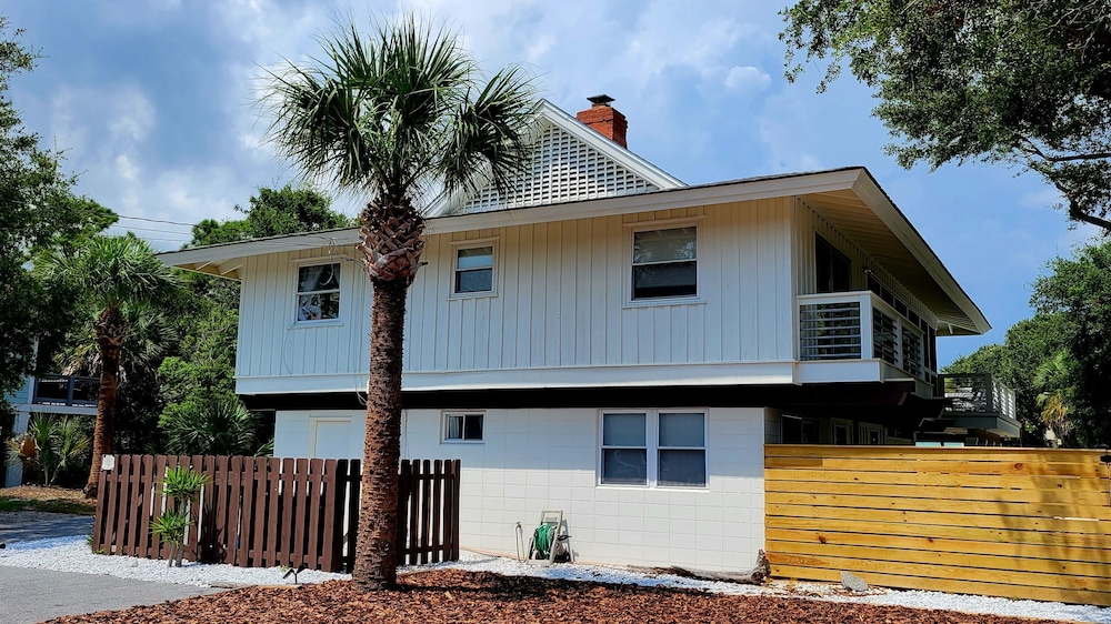 6 7th Street by Tybee Vacation Rentals