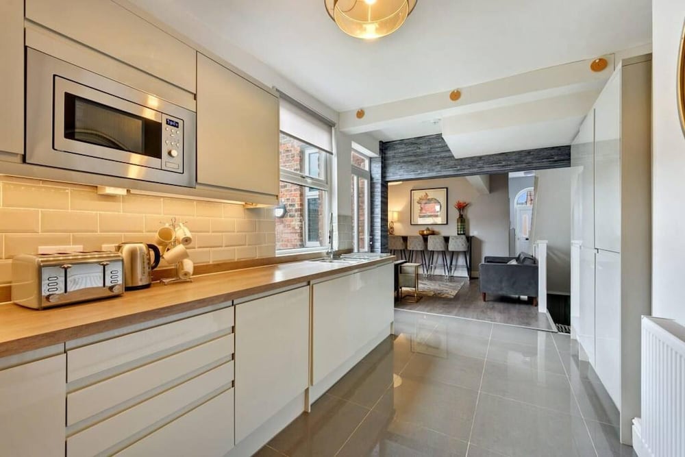 Host Apartments The Kensington Townhouse