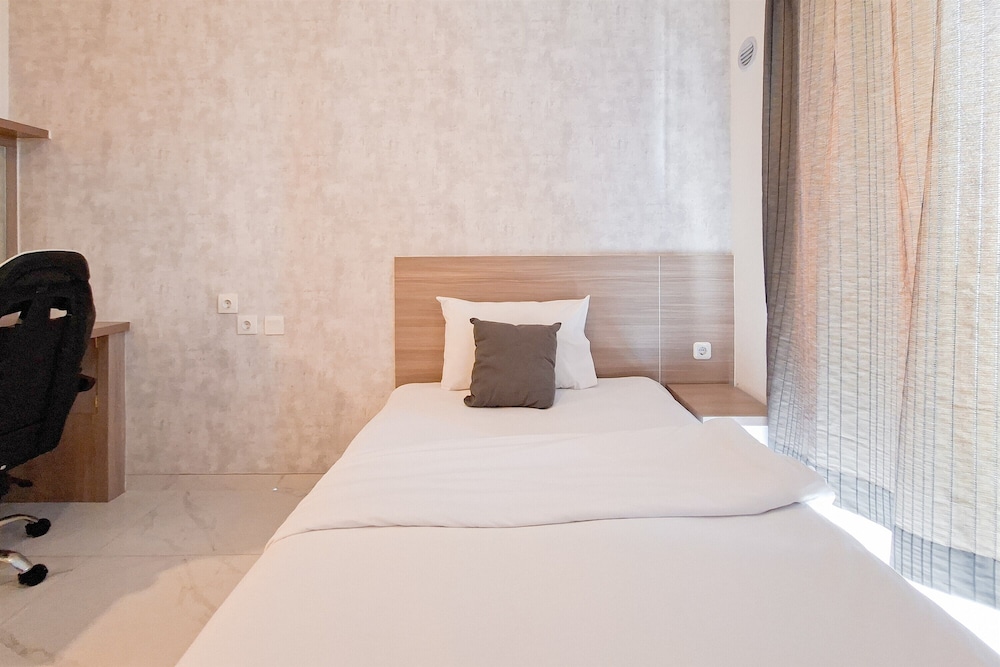 Modern Earth Tone Minimalist Studio At Sky House Bsd Apartment