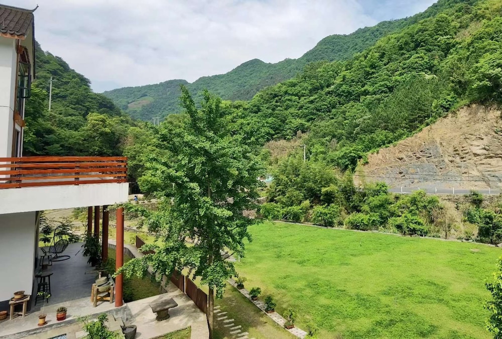 XiangLu YiMo Valley Retreat Guesthouse