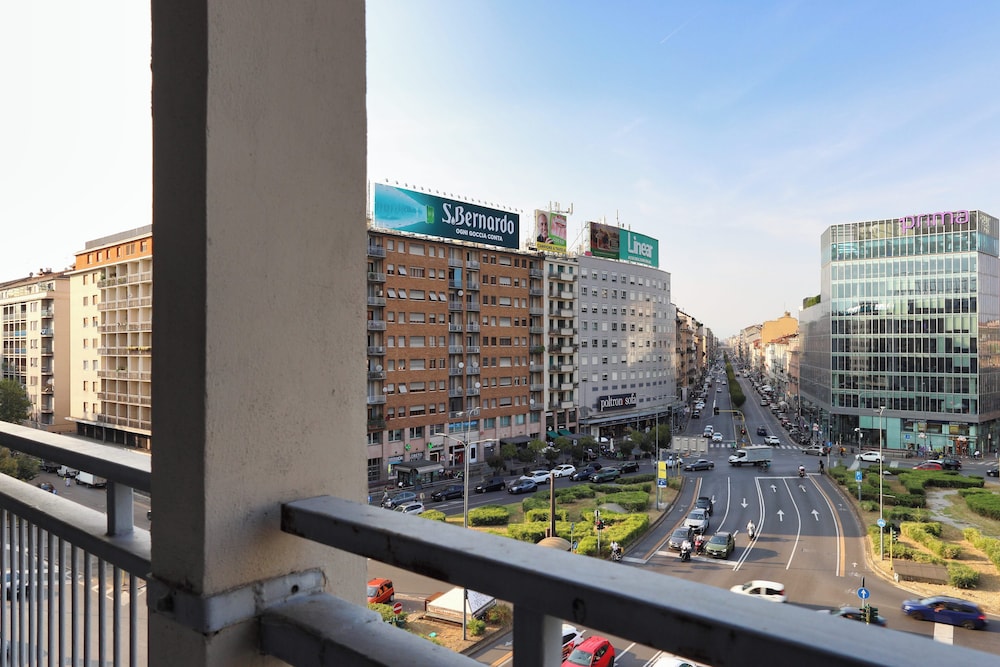 JOIVY Elegant flat in Corso Buenos Aires