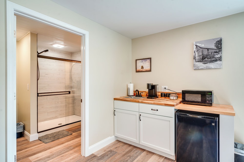 Studio Stay w/ Deck in Missouri Wine Country