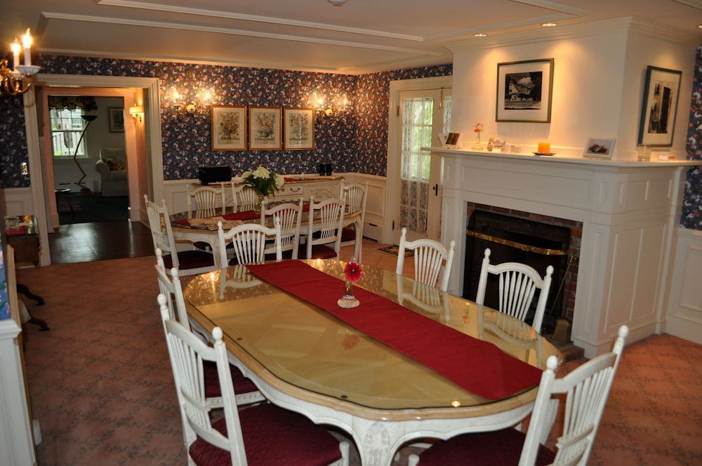 Bar Harbor Vacations - Stone Throw Cottage - Property Image 4