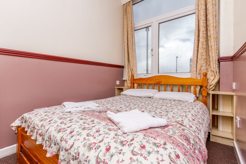 Lynton Apartments
