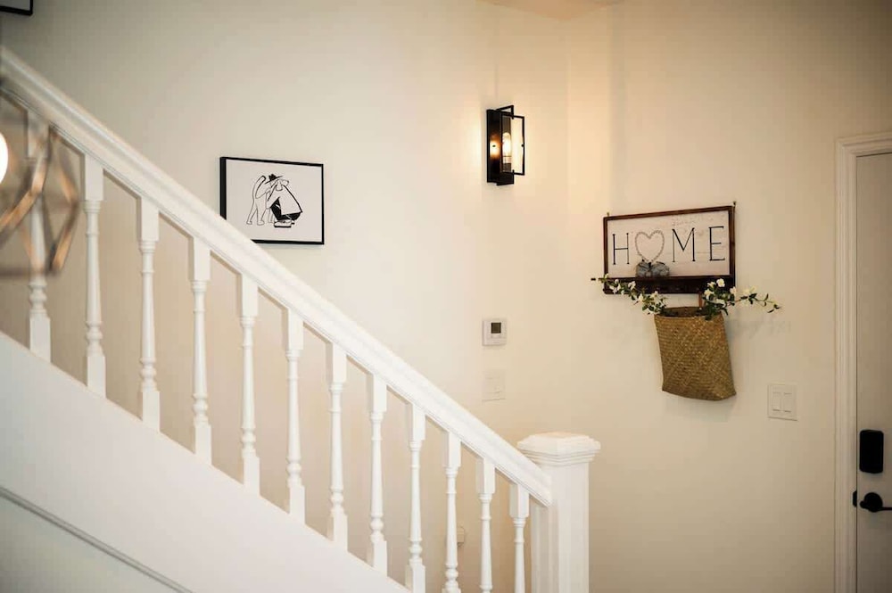 Cozy Retreat Near Downtown Perfect for Families