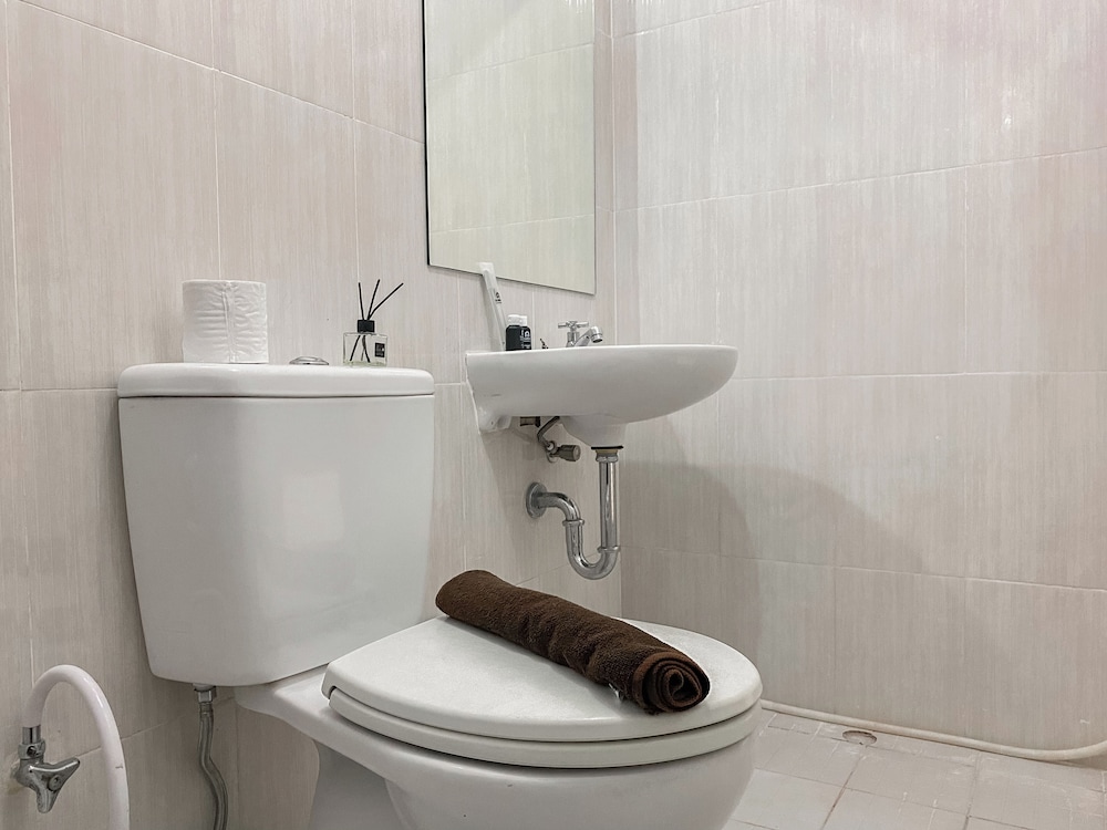 Homey And Modern 2Br At Marina Ancol Apartment