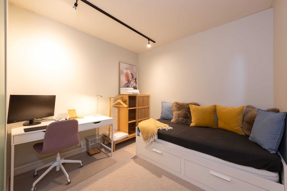 2-bed in South Melbourne w/ Beautiful City Views