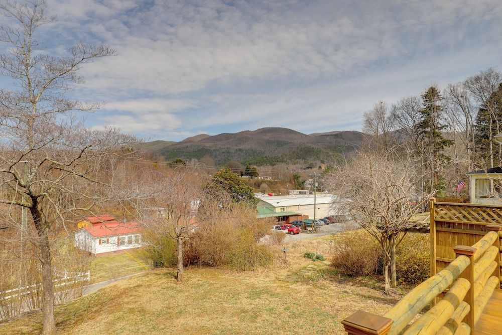 Scenic Hot Springs Retreat Near Appalachian Trail!
