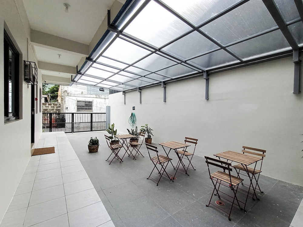 Manzil Anilao B&B Superior Bedroom U3