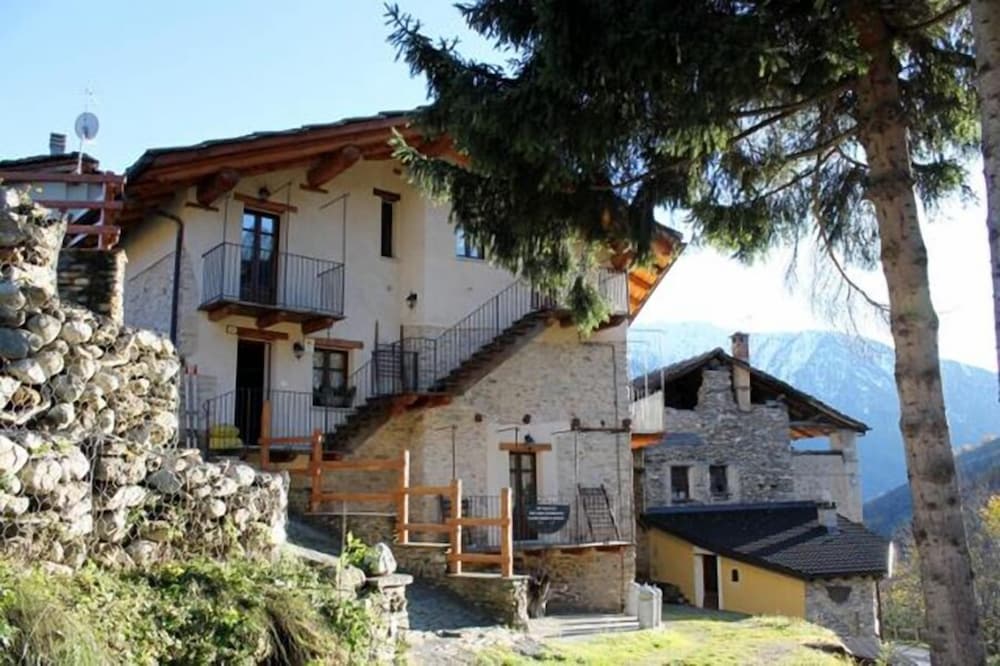La Tano Di Grich view 3