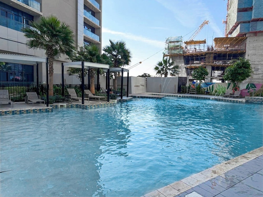 PVH - Contemporary 2BR - Aykon Tower C