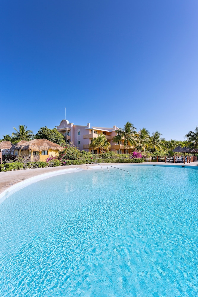 Grand Palladium Select White Sand Resort & Spa - All Inclusive