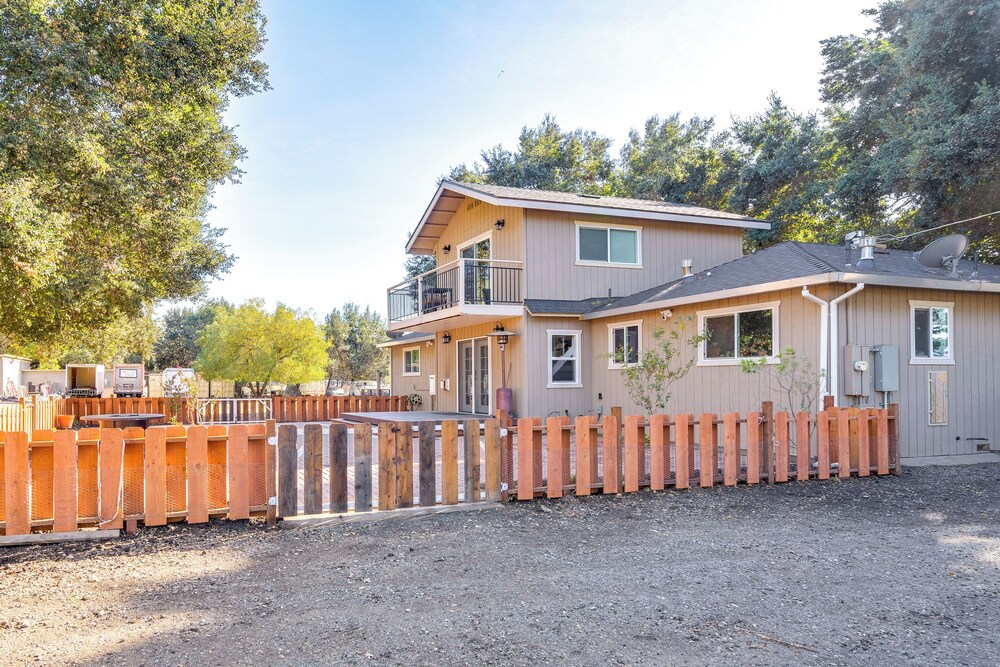 Near Hiking & Golf: Cozy Cottage in Morgan Hill!