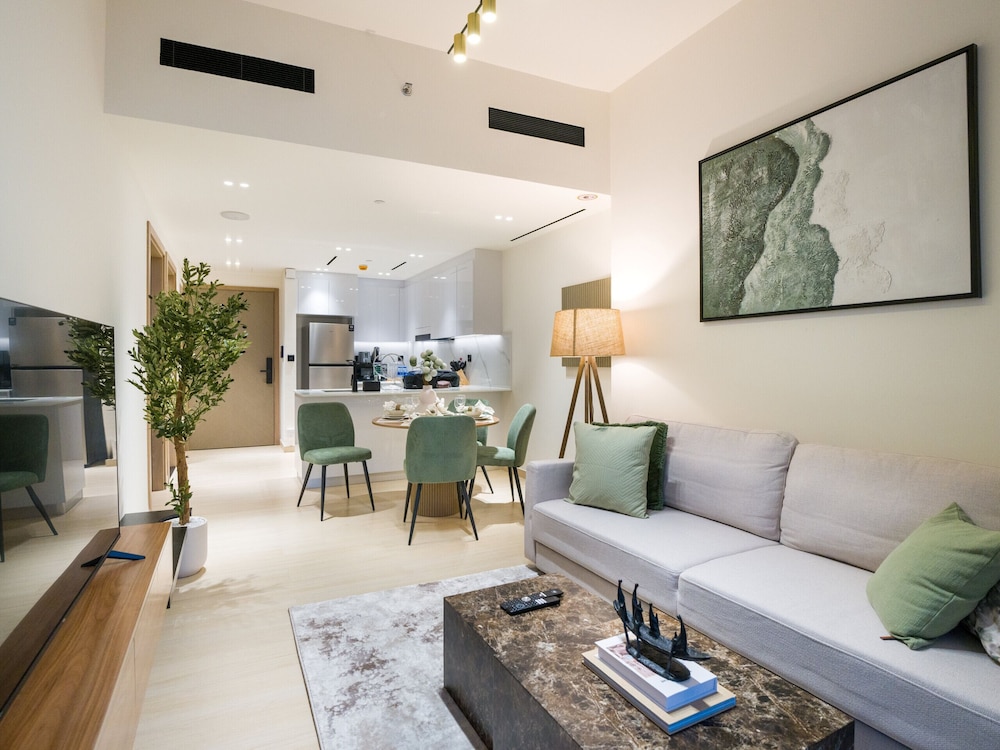 Easygo- Stylish 1bdr Binghatti Corner