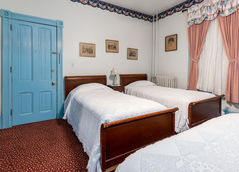 Antoinette's Apartments & Suites