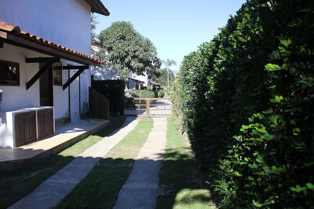 Bz10 Casa 4 suítes em condomínio clube