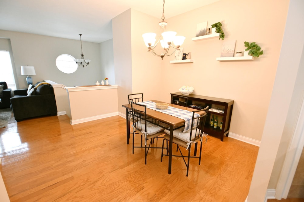 Walk to Notre Dame Spacious 3BR Townhome w Garage Family-friendly Amenities 123p