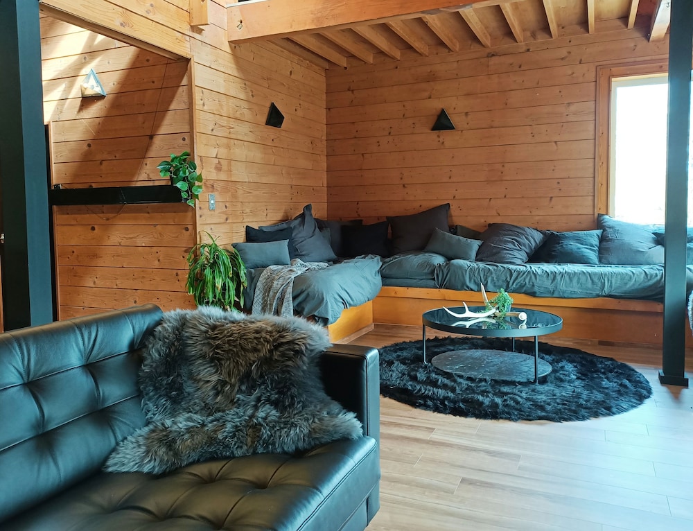 Hooting Owl Lodge