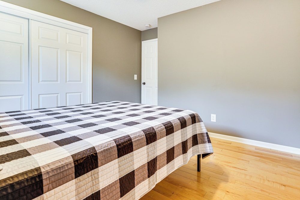 8 Mi to Central Minneapolis: Modern Home w/ Yard