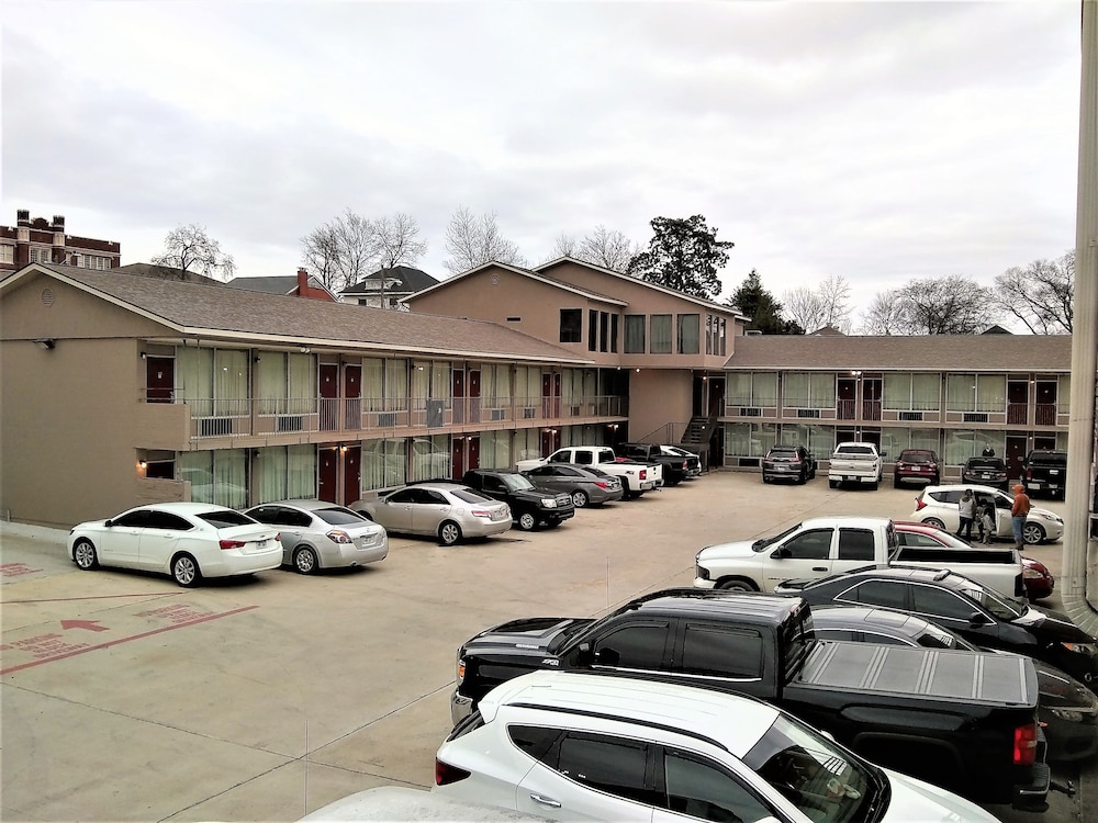 All Seasons Lodge