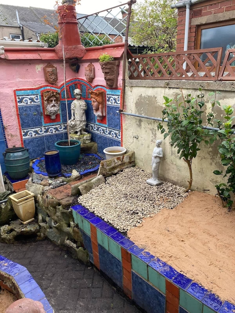 3bedroom 2 Bathroom House-free Parking 5 Beds