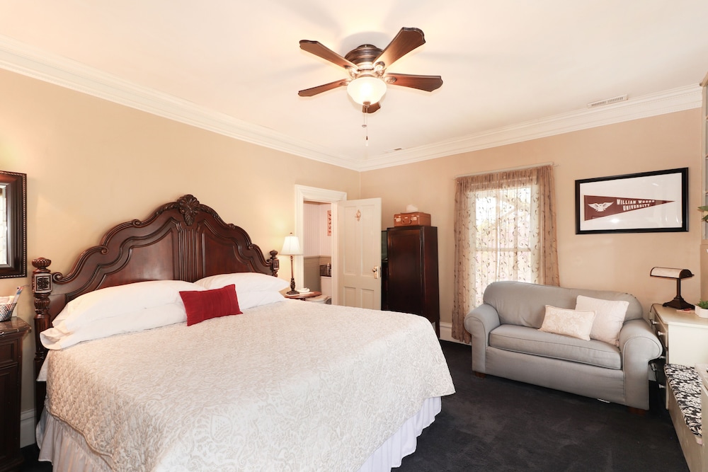 Loganberry Inn view 5